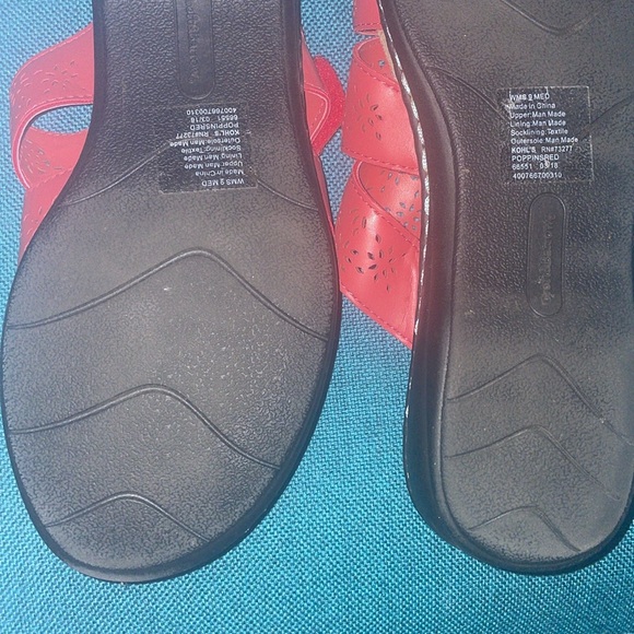 Red sandals - Picture 8 of 9